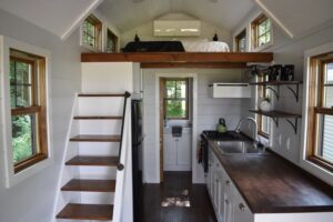 Read more about the article How to Build Tiny House Stairs
