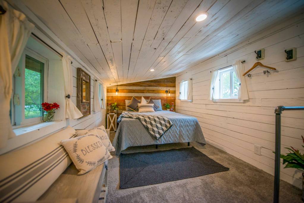 Read more about the article 7 of the Best Tiny House Bed Ideas