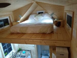 Read more about the article 5 BEST Mattress for Tiny House Loft in 2023