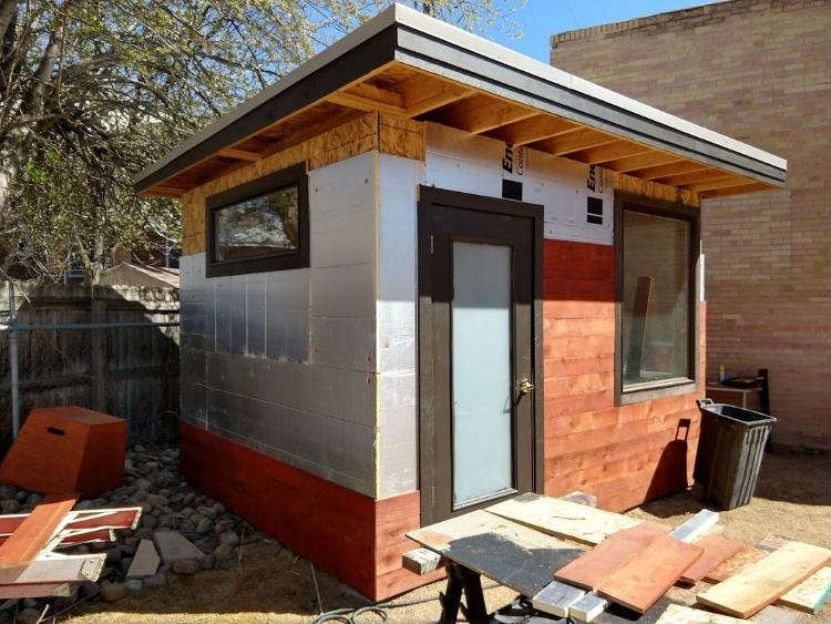 You are currently viewing How Thick Are The Walls In A Typical Tiny House?
