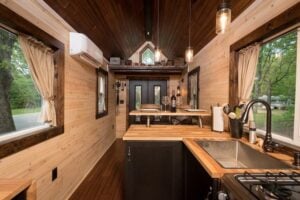 Read more about the article Ultimate Tiny House Kitchen Guide