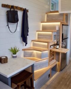 tiny-house-stairwell-lighting