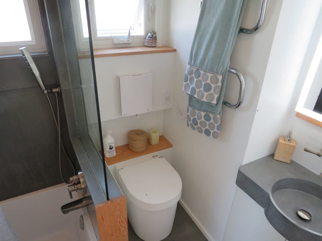 Washroom-in-Fritz-tiny-home
